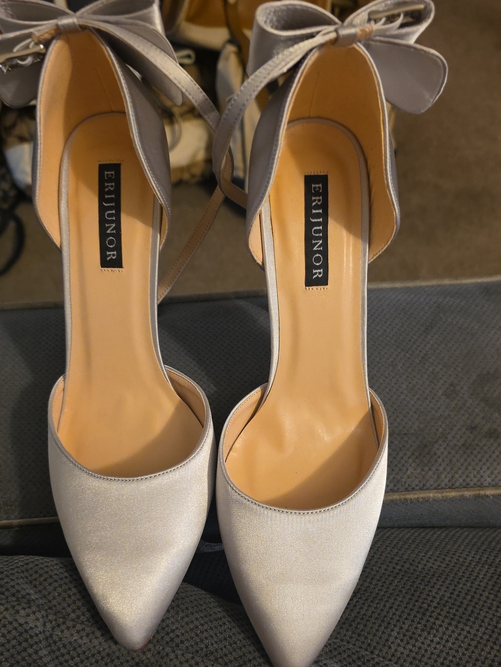 Erijunor Silver Pointed Toe Ankle Strap Pumps